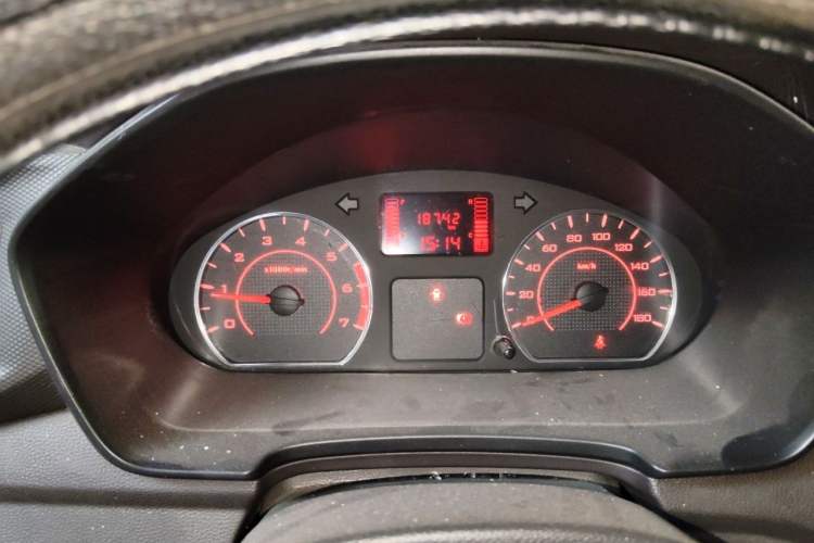 Used Wuling Hongguang V 2022 1.5L Jingqu Edition Enclosed-Window Vehicle with Hydraulic Power Steering LAR Instrument Cluster
