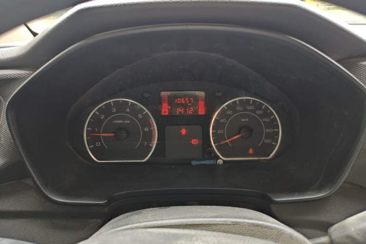 Used Wuling Hongguang V 2022 1.5L Jingqu Edition Enclosed-Window Vehicle with Electric Power Steering LAR Instrument Cluster