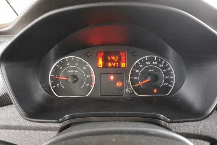 Used Wuling Hongguang V 2022 1.5L Jingqu Edition Enclosed-Window Vehicle with Electric Power Steering LAR Instrument Cluster