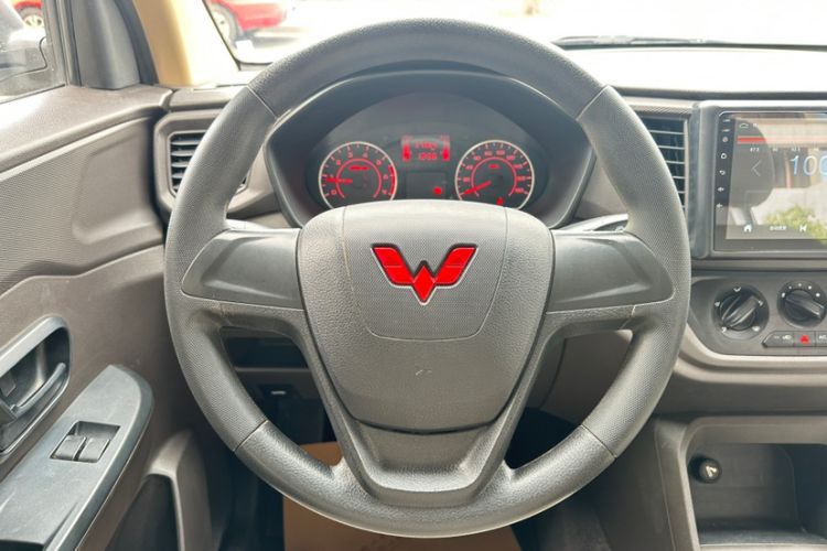 Used Wuling Hongguang V 2022 1.5L Jingqu Edition Electric-Assist LAR Interior 1