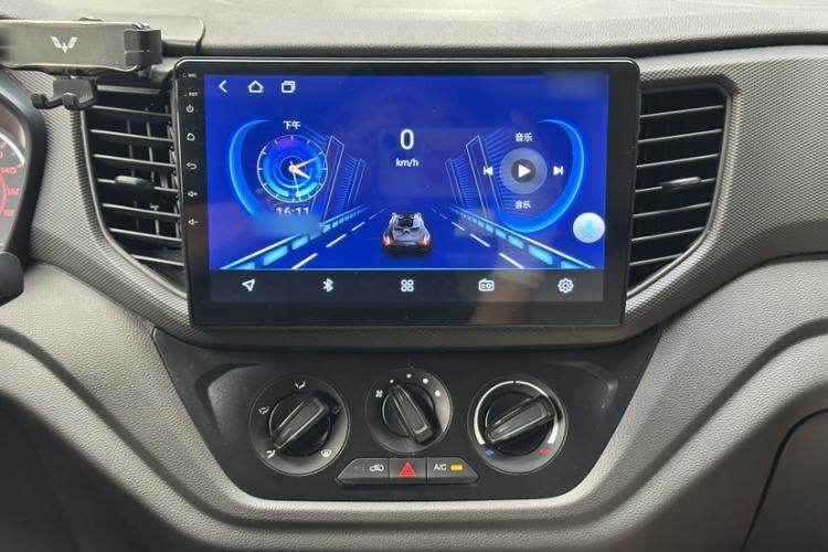 Used Wuling Hongguang V 2022 1.5L Jingqu Edition Enclosed-Window Vehicle with Electric Power Steering LAR Interior 1