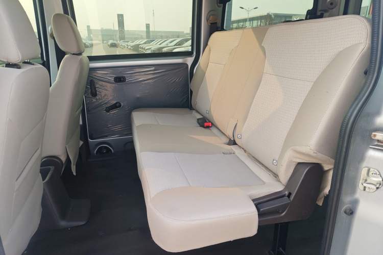 Used Wuling Hongguang V 2022 1.5L Jingqu Edition Electric-Assist LAR Interior 1