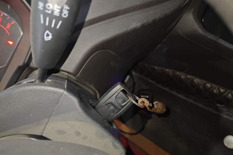 Used Wuling Hongguang V 2022 1.5L Jingqu Version Hydraulic Power Steering LAR Interior 1