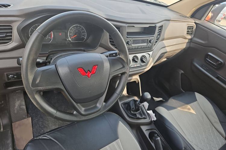 Used Wuling Hongguang V 2022 1.5L Jingqu Edition Electric-Assist LAR Interior 1
