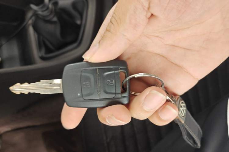 Used Wuling Hongguang V 2022 1.5L Jingqu Edition Enclosed-Window Vehicle with Hydraulic Power Steering LAR Interior 1