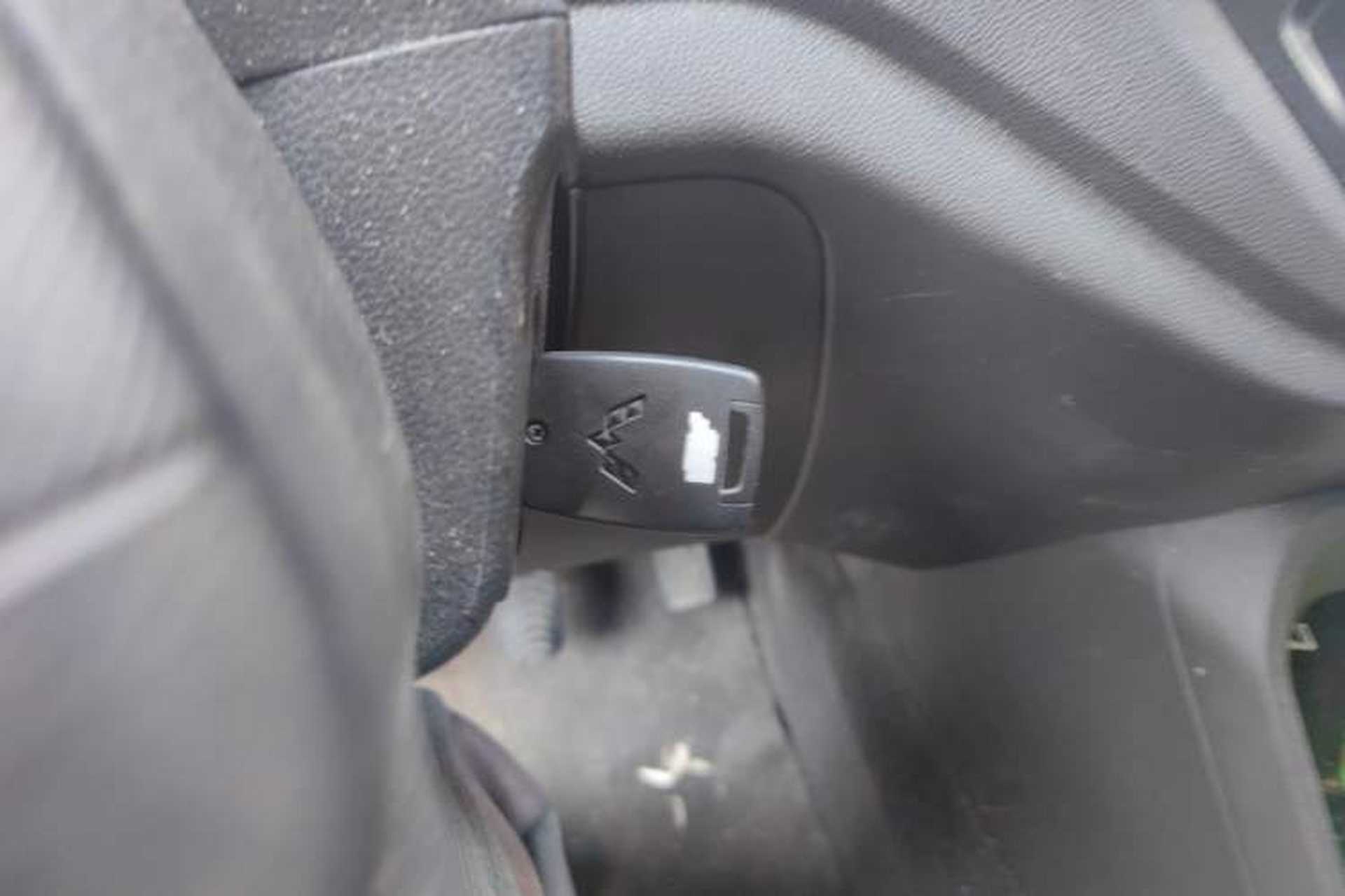 Used Wuling Hongguang V 2022 1.5L Jingqu Edition Enclosed-Window Vehicle with Electric Power Steering LAR Interior 1