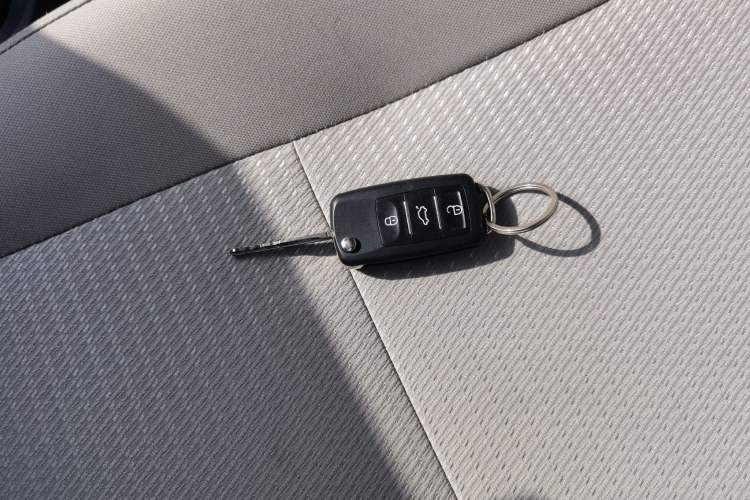 Used Wuling Hongguang V 2022 1.5L Jingqu Edition Enclosed-Window Vehicle with Electric Power Steering LAR Interior 1