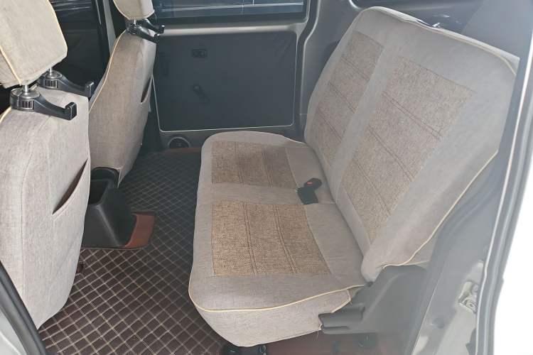 Used Wuling Hongguang V 2022 1.5L Jingqu Edition Electric-Assist LAR Interior 1