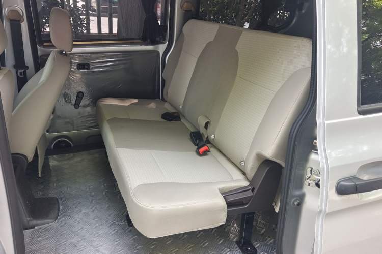 Used Wuling Hongguang V 2022 1.5L Jingqu Edition Electric-Assist LAR Interior 1