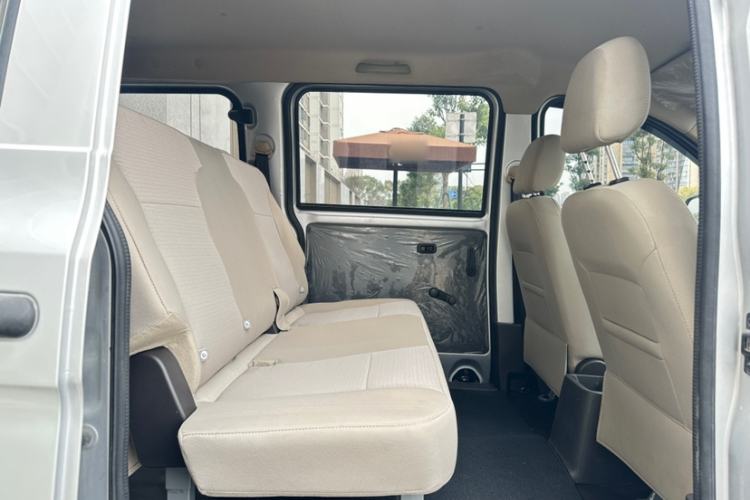 Used Wuling Hongguang V 2022 1.5L Jingqu Edition Electric-Assist LAR Interior 2