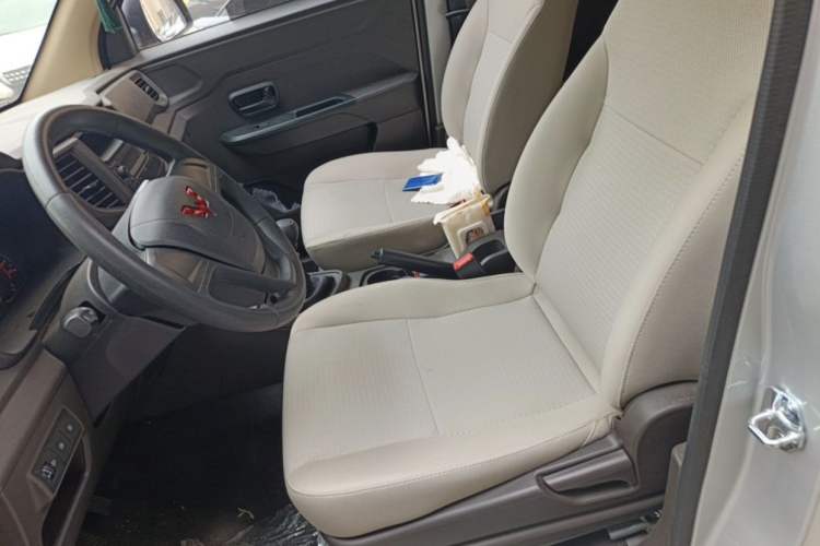 Used Wuling Hongguang V 2022 1.5L Jingqu Edition Electric-Assist LAR Interior 2