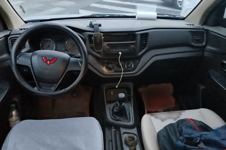 Used Wuling Hongguang V 2022 1.5L Jingqu Edition Electric-Assist LAR Interior 2
