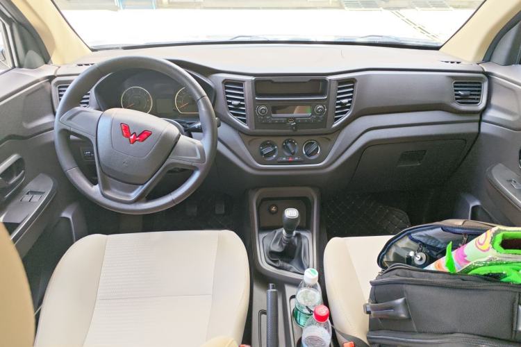 Used Wuling Hongguang V 2022 1.5L Jingqu Version Hydraulic Power Steering LAR Interior 2
