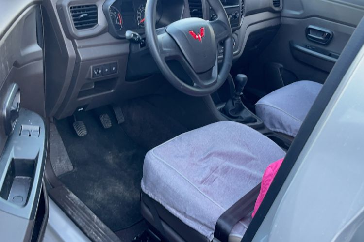 Used Wuling Hongguang V 2022 1.5L Jingqu Edition Electric-Assist LAR Interior 2