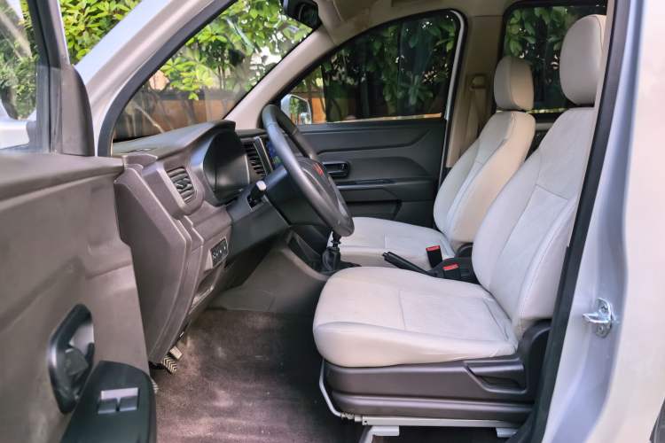Used Wuling Hongguang V 2022 1.5L Enjoy Edition Hydraulic Power Steering LAR Interior 2