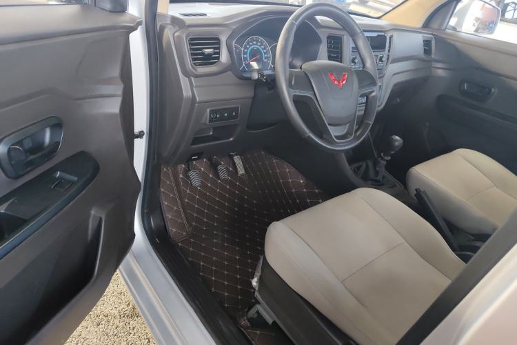 Used Wuling Hongguang V 2022 1.5L Enjoy Edition Electric-Powered LAR Interior 2
