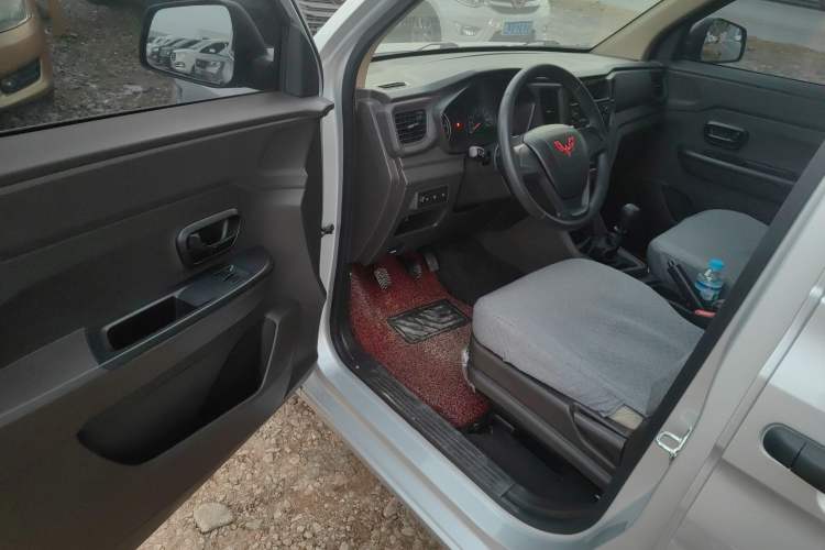 Used Wuling Hongguang V 2022 1.5L Jingqu Edition Electric-Assist LAR Interior 2