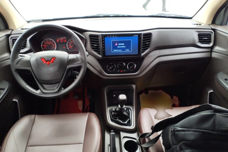 Used Wuling Hongguang V 2022 1.5L Jingqu Edition Electric-Assist LAR Interior 2