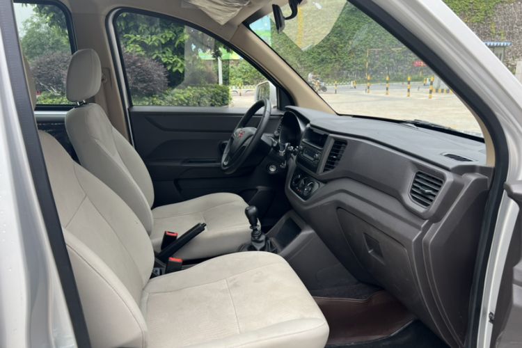 Used Wuling Hongguang V 2022 1.5L Enjoy Edition Electric-Powered LAR Interior 2
