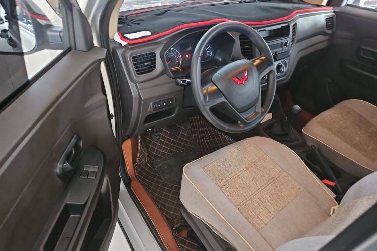 Used Wuling Hongguang V 2022 1.5L Jingqu Edition Electric-Assist LAR Interior 2