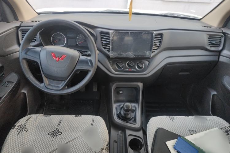 Used Wuling Hongguang V 2022 1.5L Jingqu Version Hydraulic Power Steering LAR Interior 2