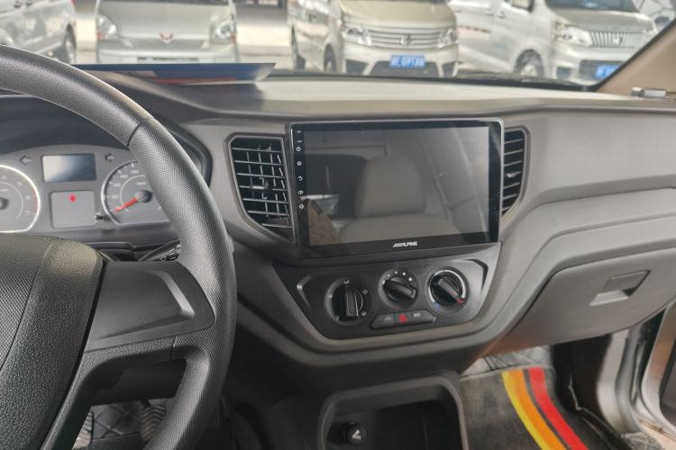 Used Wuling Hongguang V 2022 1.5L Jingqu Edition Enclosed-Window Vehicle with Hydraulic Power Steering LAR Interior 2