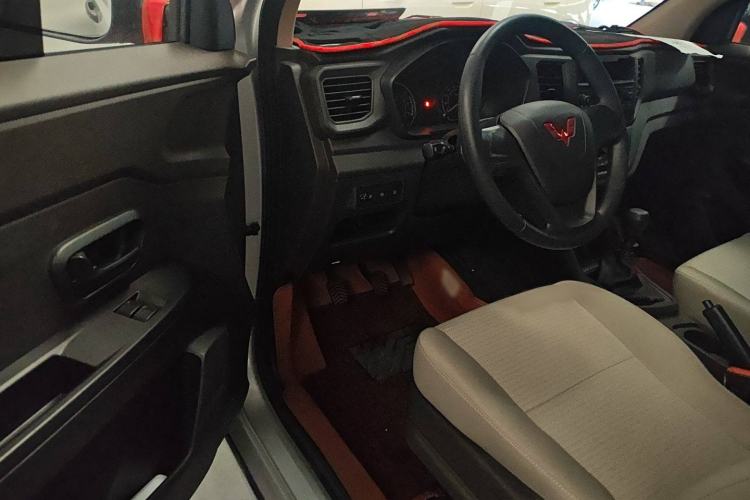 Used Wuling Hongguang V 2022 1.5L Jingqu Edition Electric-Assist LAR Interior 2