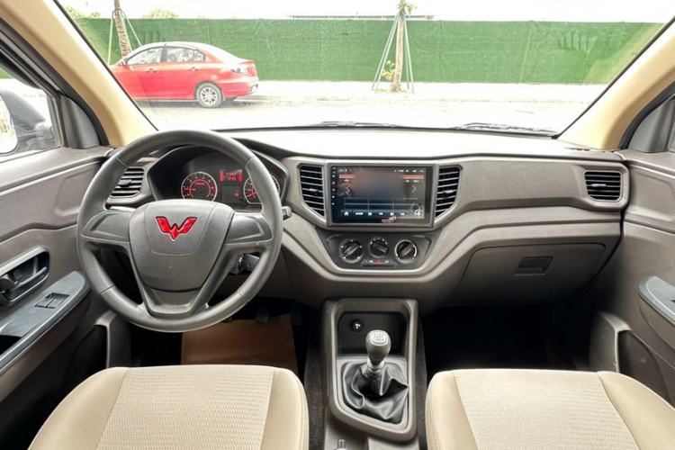 Used Wuling Hongguang V 2022 1.5L Jingqu Edition Electric-Assist LAR Interior 3