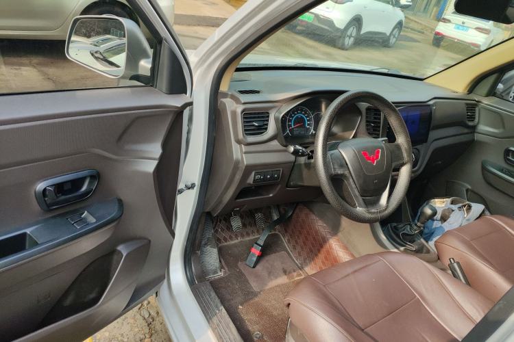 Used Wuling Hongguang V 2022 1.5L Enjoy Edition Electric-Powered LAR Interior 3