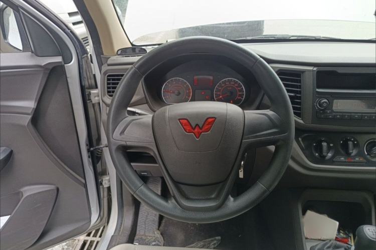 Used Wuling Hongguang V 2022 1.5L Jingqu Edition Electric-Assist LAR Interior 3