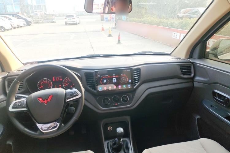 Used Wuling Hongguang V 2022 1.5L Jingqu Edition Electric-Assist LAR Interior 3
