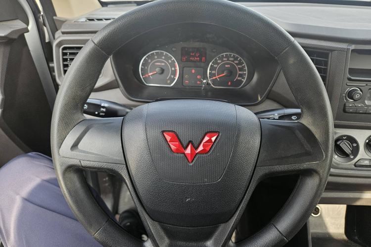 Used Wuling Hongguang V 2022 1.5L Jingqu Edition Electric-Assist LAR Interior 3