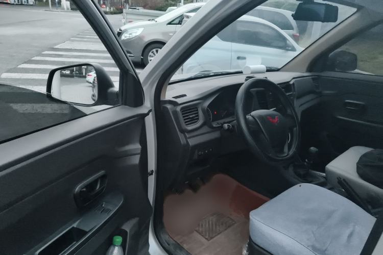 Used Wuling Hongguang V 2022 1.5L Jingqu Edition Electric-Assist LAR Interior 3