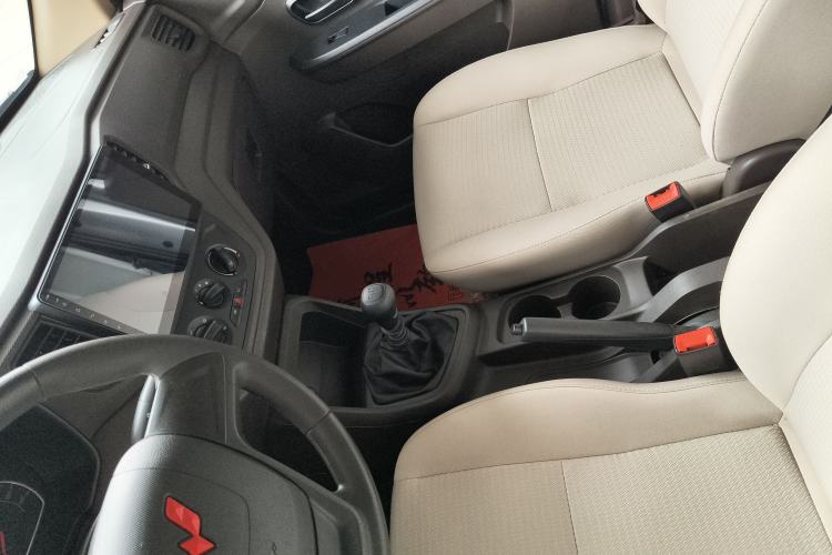 Used Wuling Hongguang V 2022 1.5L Jingqu Edition Enclosed-Window Vehicle with Hydraulic Power Steering LAR Interior 3