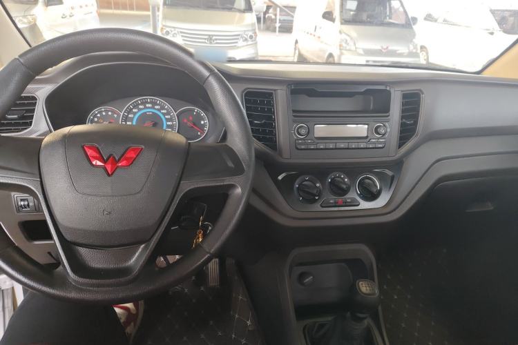 Used Wuling Hongguang V 2022 1.5L Enjoy Edition Electric-Powered LAR Interior 3