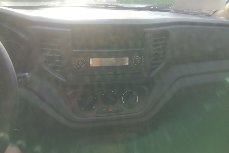 Used Wuling Hongguang V 2022 1.5L Jingqu Edition Enclosed-Window Vehicle with Hydraulic Power Steering LAR Interior 3