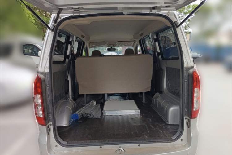 Used Wuling Hongguang V 2022 1.5L Jingqu Edition Electric-Assist LAR Interior 4