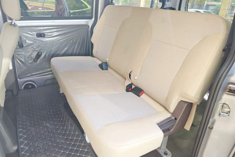 Used Wuling Hongguang V 2022 1.5L Jingqu Version Hydraulic Power Steering LAR Interior 4
