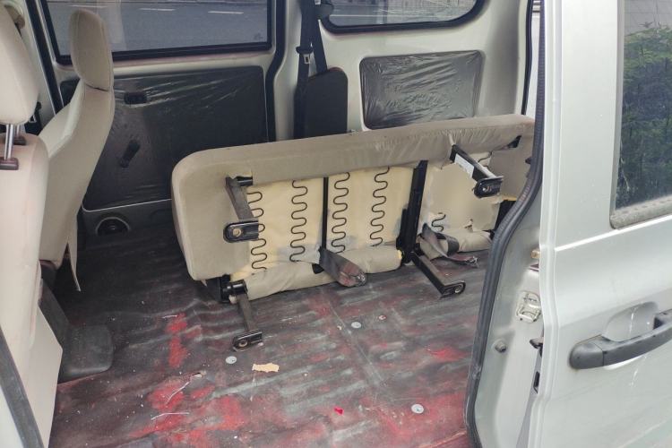 Used Wuling Hongguang V 2022 1.5L Jingqu Edition Electric-Assist LAR Interior 4