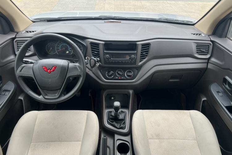 Used Wuling Hongguang V 2022 1.5L Enjoy Edition Electric-Powered LAR Interior 4
