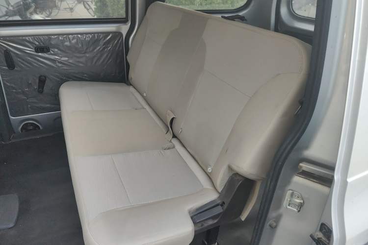 Used Wuling Hongguang V 2022 1.5L Jingqu Version Hydraulic Power Steering LAR Interior 4