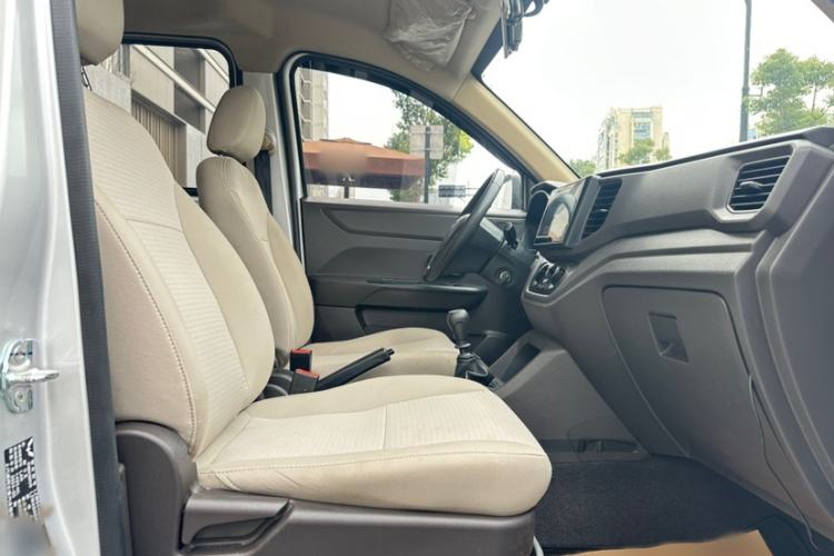 Used Wuling Hongguang V 2022 1.5L Jingqu Edition Electric-Assist LAR Interior 5