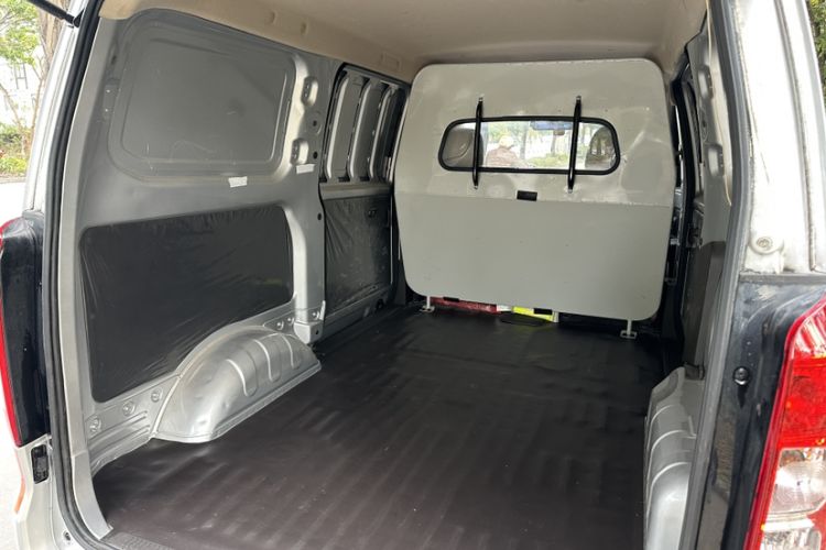 Used Wuling Hongguang V 2022 1.5L Jingqu Edition Enclosed-Window Vehicle with Electric Power Steering LAR Interior 5