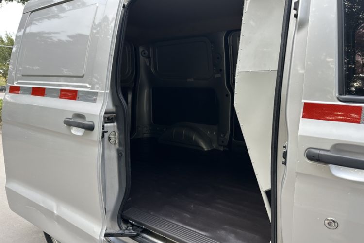 Used Wuling Hongguang V 2022 1.5L Jingqu Edition Enclosed-Window Vehicle with Electric Power Steering LAR Interior 6