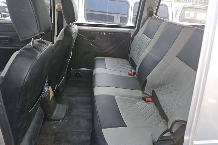 Used Wuling Hongguang V 2022 1.5L Jingqu Edition Electric-Assist LAR Interior 6