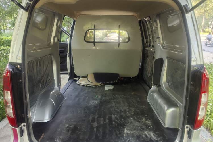 Used Wuling Hongguang V 2022 1.5L Jingqu Edition Enclosed-Window Vehicle with Hydraulic Power Steering LAR Interior 7
