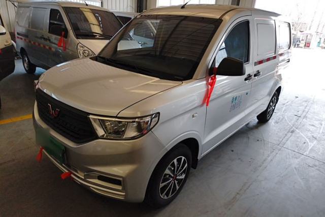 Used Wuling Hongguang V 2022 1.5L Jingqu Edition Enclosed-Window Vehicle with Hydraulic Power Steering LAR