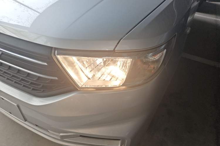 Used Wuling Hongguang V 2022 1.5L Enjoy Edition Electric-Powered LAR Left Front Headlight