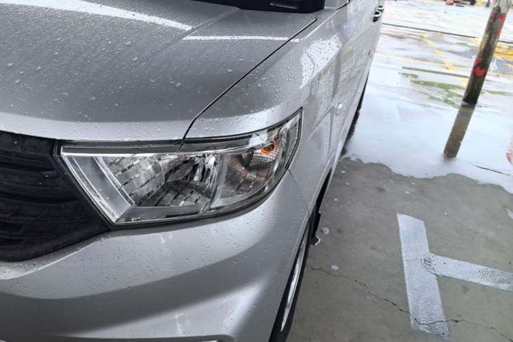 Used Wuling Hongguang V 2022 1.5L Jingqu Edition Electric-Assist LAR Left Front Headlight