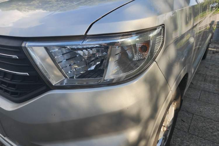 Used Wuling Hongguang V 2022 1.5L Enjoy Edition Electric-Powered LAR Left Front Headlight